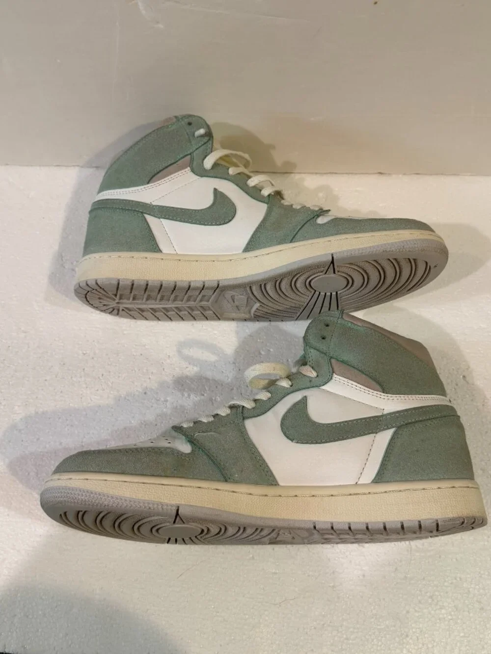 Nike Air Jordan 1 Retro OG High Turbo Green Mens Size 12 (555088-311) RARE
